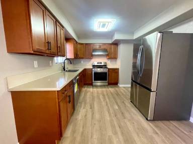 Main picture of 3035 S Palm Grove Ave