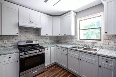 Main picture of 907 Holden Ln