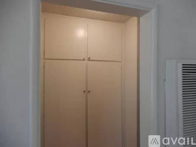 Main picture of 731 W Hyde Park Blvd