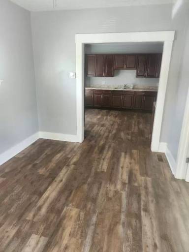 Main picture of 2725 Queen Ave