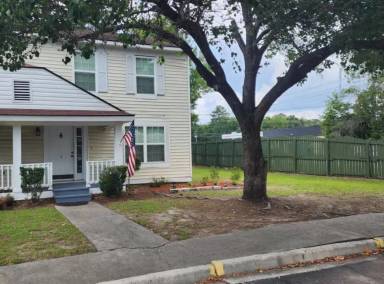 Main picture of Ravenwood Townhomes