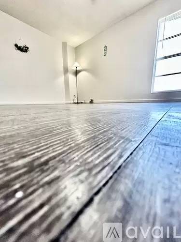 Main picture of 123 S Alameda St