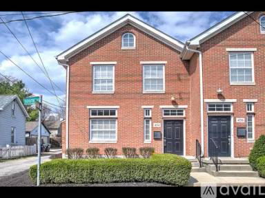 Main picture of 454 South Ln
