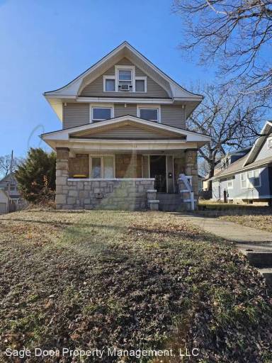 Main picture of 142 Lawn Ave