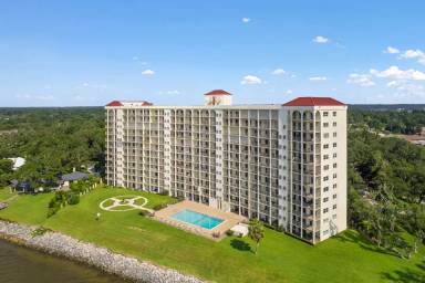 Main picture of 615 Bayshore Dr