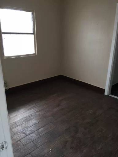 Main picture of 6821 S Broadway