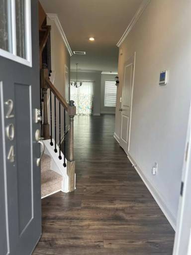 Main picture of 204 Planters Pl