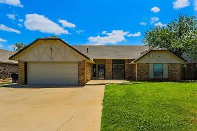 Main picture of 2528 SW 102nd St