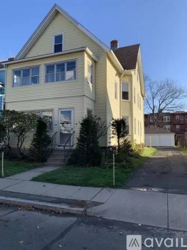 Main picture of 42 Rowe Ave