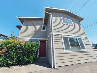 Main picture of 1960 NW Kings Pl