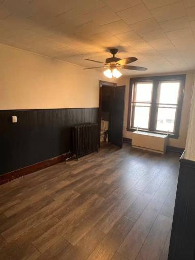 Main picture of 133 W Main St