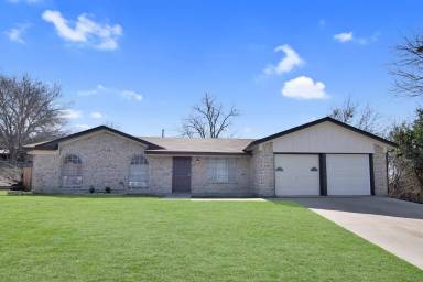 Main picture of 914 Laurie Ln