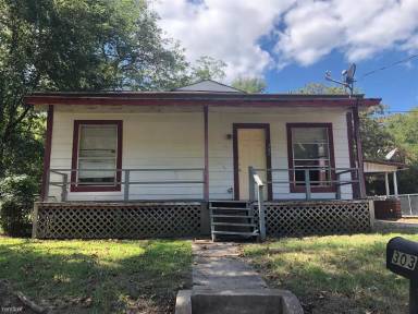 Main picture of 303 Nolan St
