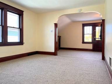 Main picture of 253 Shirley Ave