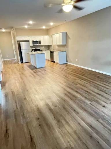 Main picture of 300 E Ford St