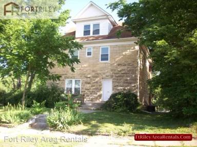 Main picture of 235 E 12th St