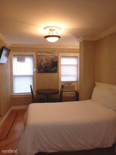 Main picture of 1 E 60th St
