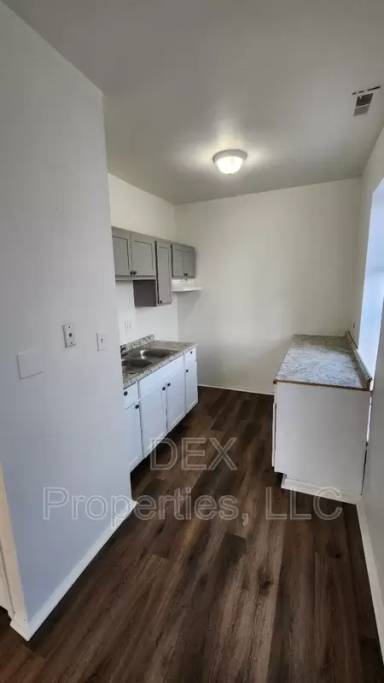 Main picture of 5096 Minerva Ave