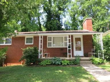 Main picture of 107 N Baker St