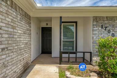Main picture of 1700 Willow Vale Dr