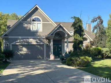 Main picture of 1700 N Windsor Dr