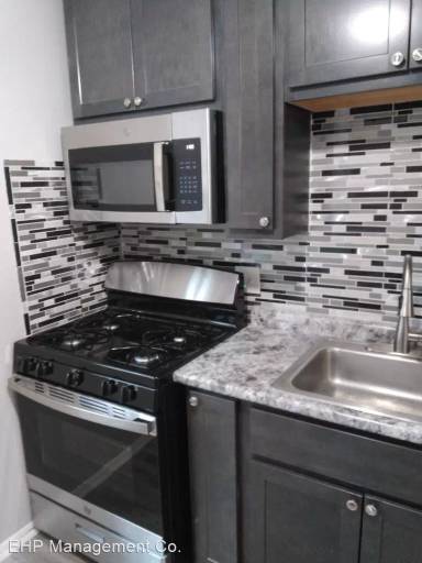 Main picture of 3217 Russell Blvd