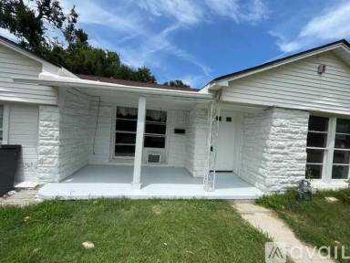 Main picture of 115 Bluebonnett Dr