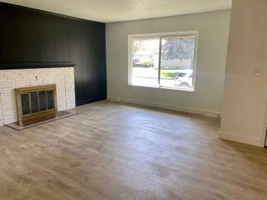 Main picture of 5822 N Alameda Blvd