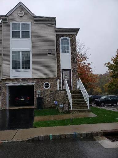 Main picture of 39 Russell Ct