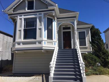 Main picture of 1918 Everett St