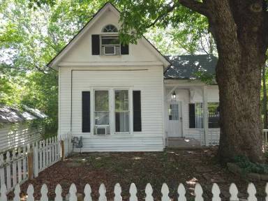 Main picture of 216 Elizabeth Ter