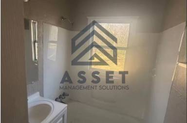 Main picture of 2733 NE Success St