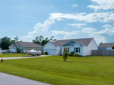 Main picture of 402 Saxby Way