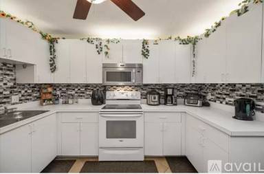 Main picture of 1536 N Lawnwood Cir