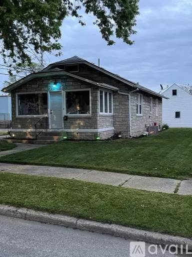 Main picture of 914 Roberts St