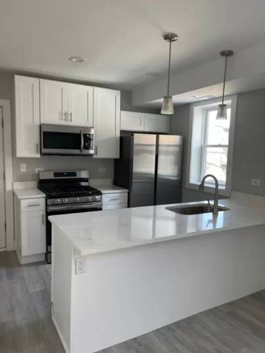 Main picture of 2242 W 18th Pl