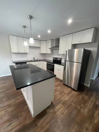 Main picture of 115 N Main St