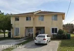 Main picture of 2100 NW 76th St