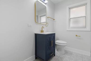 Main picture of 2521 W Farragut Ave