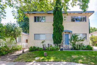 Main picture of 423 Center St