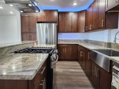 Main picture of 1717 W Walnut Ave
