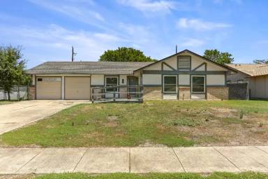 Main picture of 5622 Forest Lake St