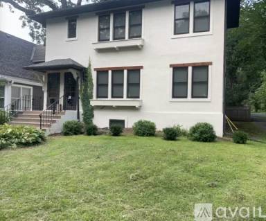 Main picture of 136 Melbourne Ave SE