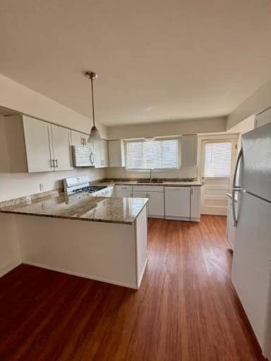 Main picture of 90 Laverack Ave