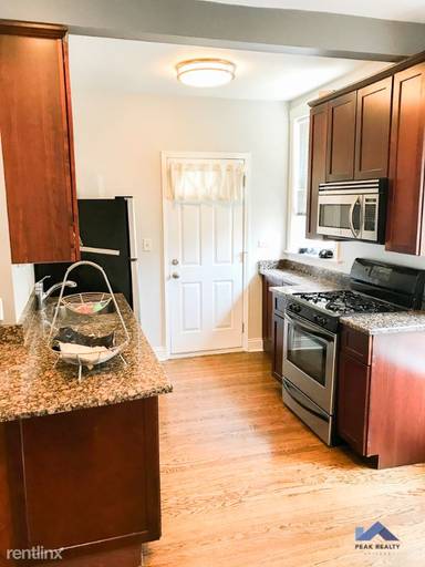 Main picture of 3657 N Damen Ave