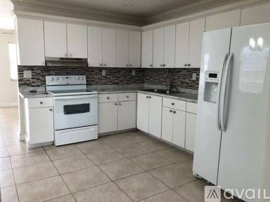 Main picture of 703 SW 45th Ave