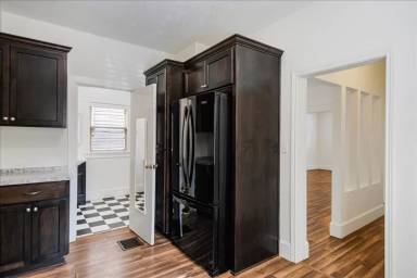 Main picture of 1219 SW 18th Ave