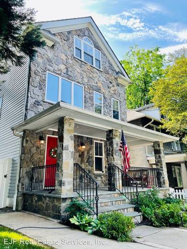 Main picture of 3005 20th St NE