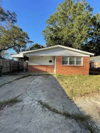 Main picture of 2625 E 5th St