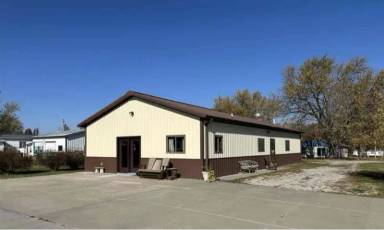 Main picture of 115 16th Ave W